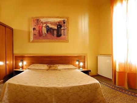 La Luna Guest House Флоренция Экстерьер фото