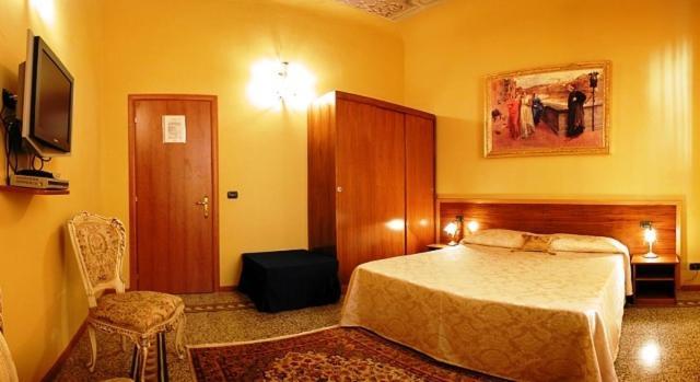 La Luna Guest House Флоренция Экстерьер фото